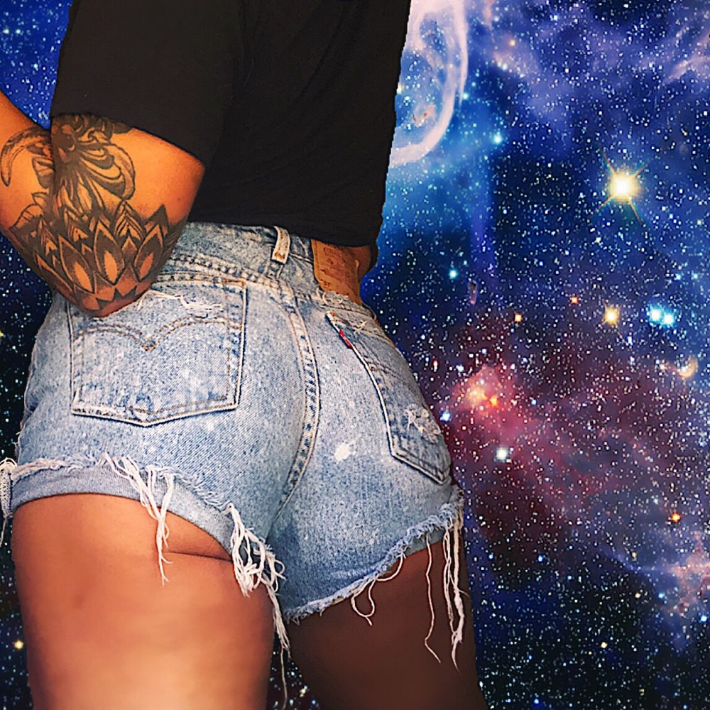 Vintage high waisted Levi’s.